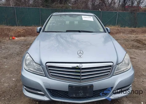 2013 Mercedes-Benz C 250 Luxury z USA, uszkodzony, nr VIN WDDGF4HB7DF974027